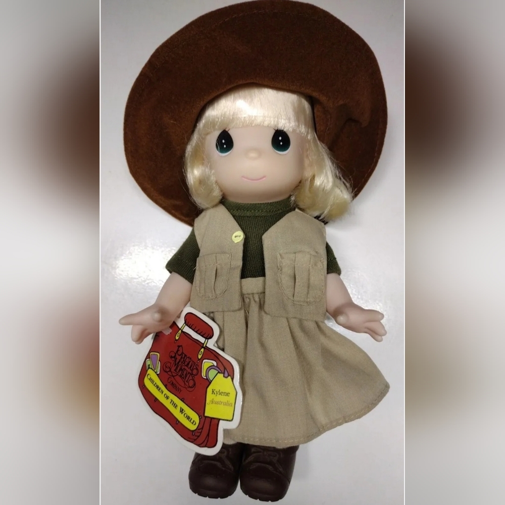 PRECIOUS MOMENTS DOLL Australian Aussie Girl Outfit Dress AUSTRALIA With Tag